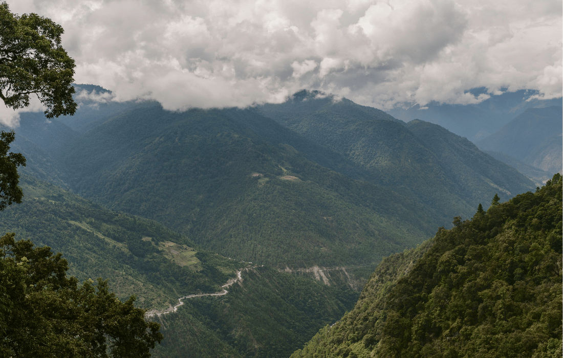 Scenic Drive from Bhalukpong to Dirang